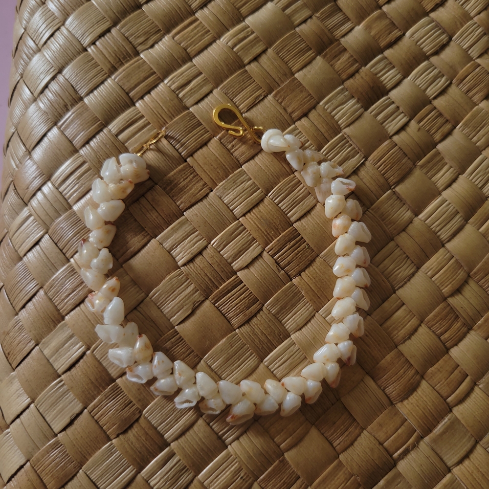 Momi Shell Bracelet - image 2